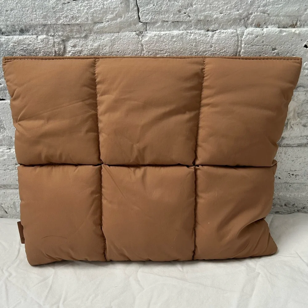 Comfyable Brown Tan Quilted Air Laptop Sleeve